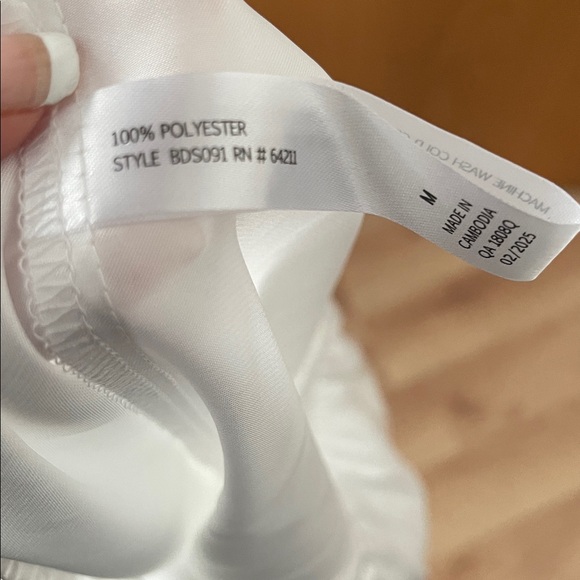 Linea Donatella Ivory Satin Robe with Blush Lace
Bride on back - Picture 6 of 7